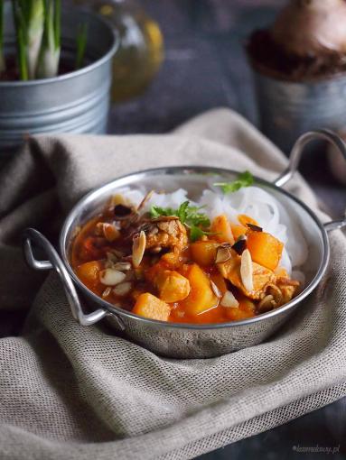 Zdjęcie - Curry z kurczakiem, dynią i masłem orzechowym / Chicken, pumpkin and peanut butter curry - Przepisy kulinarne ze zdjęciami