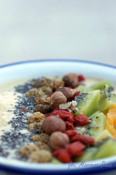 Zdjęcie - Smoothie bowl z mango i bananem - Przepisy kulinarne ze zdjęciami