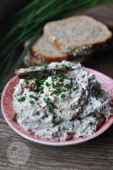 Zdjęcie: Pasta z białego sera i szprotek Zdjęcie - Pasta z białego sera i szprotek - Przepisy kulinarne ze zdjęciami
