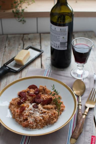 Zdjęcie - Pikantne risotto z chorizo i czerwonym winem - Przepisy kulinarne ze zdjęciami