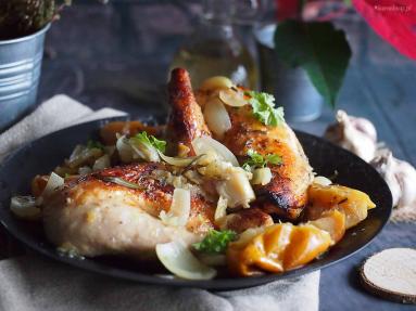 Zdjęcie - Kurczak pieczony z jabłkami / Roasted chicken with apples - Przepisy kulinarne ze zdjęciami