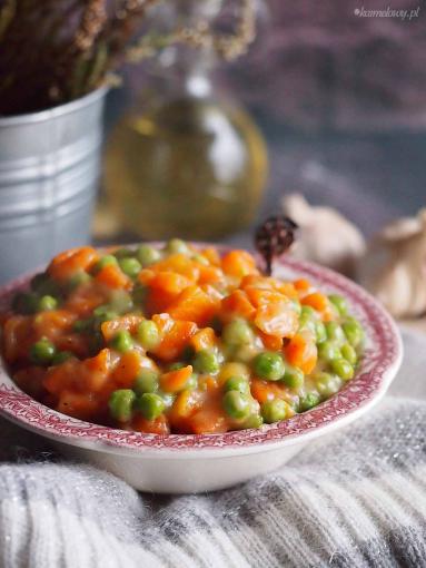 Zdjęcie - Zasmażana marchewka z groszkiem / Carrots with peas - Przepisy kulinarne ze zdjęciami