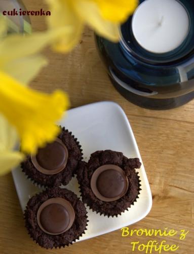 Zdjęcie - Babeczki  brownie z Toffifee - Przepisy kulinarne ze zdjęciami