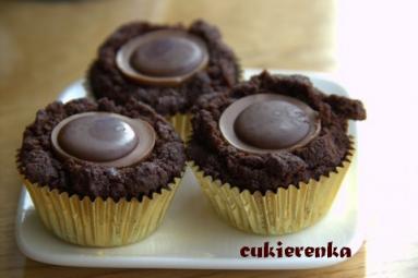 Zdjęcie - Babeczki  brownie z Toffifee - Przepisy kulinarne ze zdjęciami