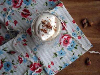 Zdjęcie - Kawa malinowo-różana z białą czekoladą - Przepisy kulinarne ze zdjęciami