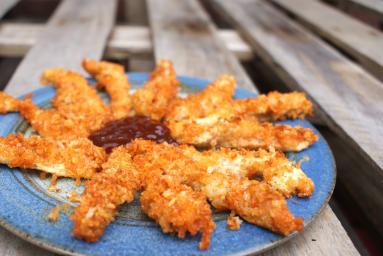 Zdjęcie - Parmezanowe frytki z kurczaka - Przepisy kulinarne ze zdjęciami
