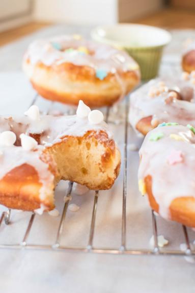 Zdjęcie - Idealny doughnut czyli amerykański pączek - Przepisy kulinarne ze zdjęciami