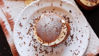 Zdjęcie - Pączki z ricotty z sosem czekoladowym – szybkie, łatwe, niezawodne - Przepisy kulinarne ze zdjęciami