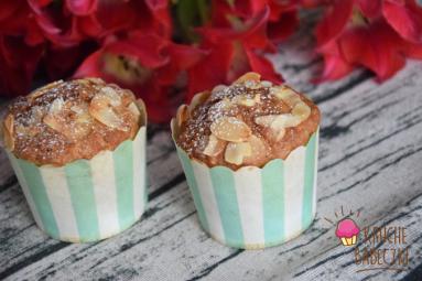 Zdjęcie - Babeczki jabłkowe z migdałami i cynamonem - Przepisy kulinarne ze zdjęciami