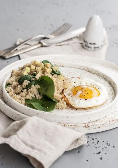 Zdjęcie - Szybki lunch z komosą ryżową i szpinakiem - Przepisy kulinarne ze zdjęciami