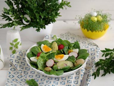 Zdjęcie - Sałatka z ziemniakami i jajkiem - Przepisy kulinarne ze zdjęciami