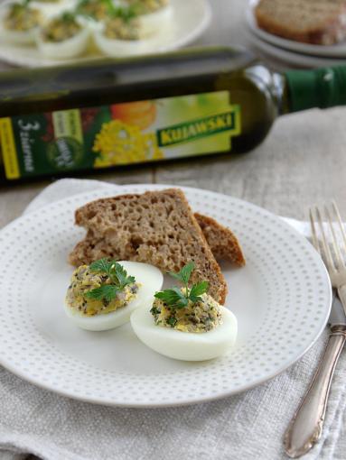 Zdjęcie - Jajka faszerowane pieczarkami - Przepisy kulinarne ze zdjęciami
