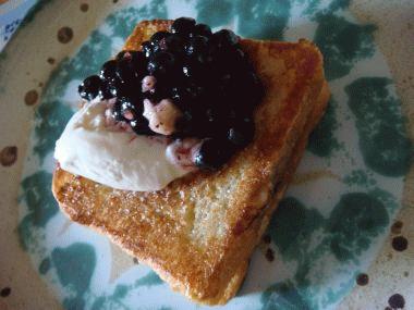 Zdjęcie - Tosty z owocami, czyli słodkie  śniadanie  - Przepisy kulinarne ze zdjęciami