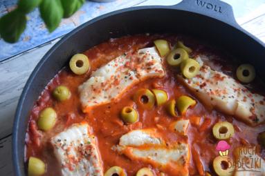 Zdjęcie - Dorsz z warzywami w sosie pomidorowym - Przepisy kulinarne ze zdjęciami