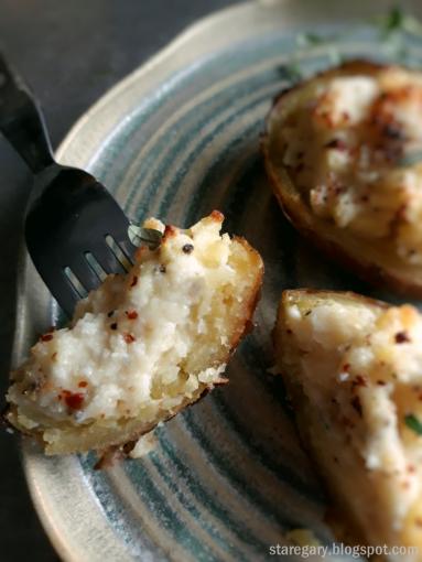 Zdjęcie - Pieczone ziemniaki z bryndzą - Przepisy kulinarne ze zdjęciami