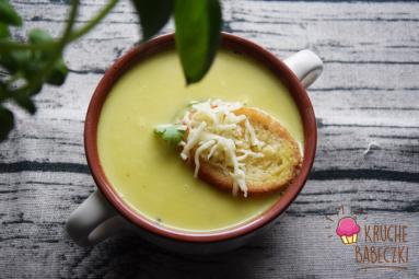 Zdjęcie - Zupa czosnkowa z kurkumą - Przepisy kulinarne ze zdjęciami