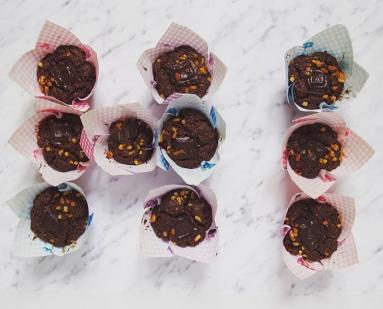 Zdjęcie - Muffiny czekoladowe z malinami i kandyzowaną skórką pomarańczy - Przepisy kulinarne ze zdjęciami