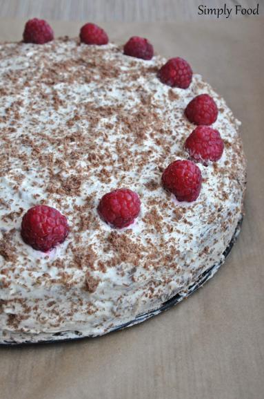 Zdjęcie - Tort czekoladowy z mascarpone i malinami - Przepisy kulinarne ze zdjęciami