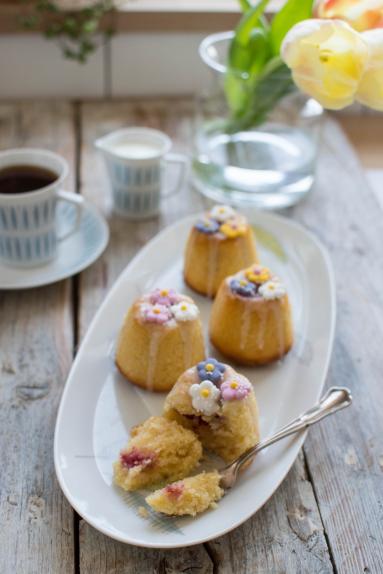 Zdjęcie - Babeczki cytrynowe z malinami - Przepisy kulinarne ze zdjęciami