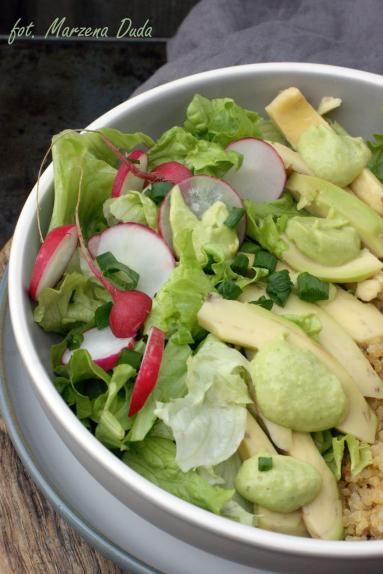 Zdjęcie - Quinoa bowl z avocado - Przepisy kulinarne ze zdjęciami