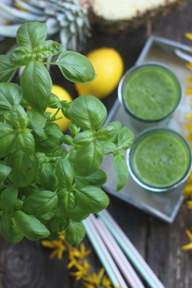 Zdjęcie - Zielone smoothie ANANAS+CYTRYNA+SZPINAK+BAZYLIA - Przepisy kulinarne ze zdjęciami