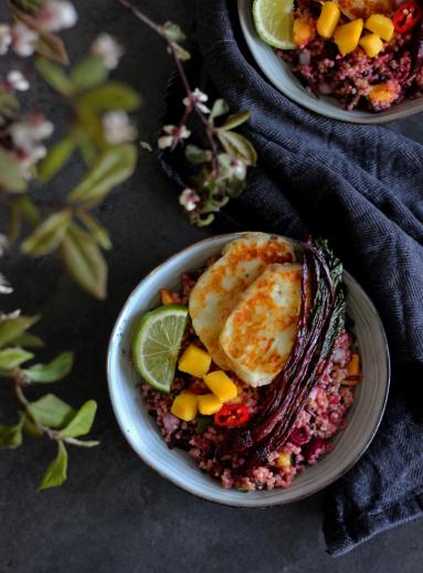 Zdjęcie - Tabbouleh z botwiną, mango i halloumi - Przepisy kulinarne ze zdjęciami