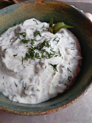 Zdjęcie - Turecki sos jogurtowy haydari - Przepisy kulinarne ze zdjęciami