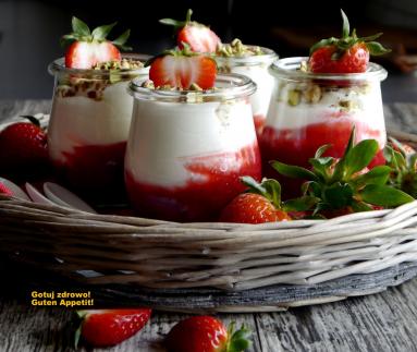 Zdjęcie - Rabarbarowy deser jogurtowy - Przepisy kulinarne ze zdjęciami