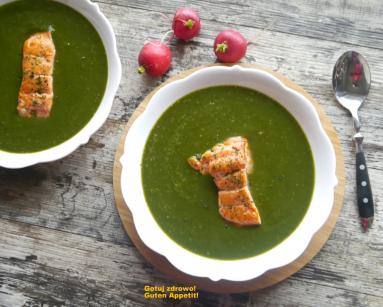 Zdjęcie - Zupa szpinakowa z łososiem - Przepisy kulinarne ze zdjęciami