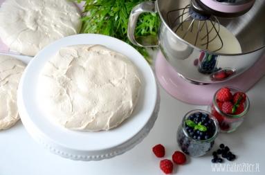 Zdjęcie - Tort bezowy - Przepisy kulinarne ze zdjęciami