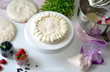 Zdjęcie - Tort bezowy - Przepisy kulinarne ze zdjęciami