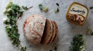 Zdjęcie - Chleb pszenno-żytni na zakwasie z chłodnikiem - Przepisy kulinarne ze zdjęciami