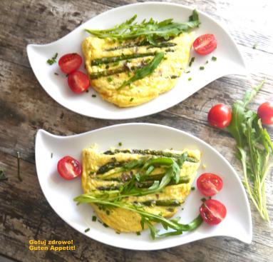 Zdjęcie - Omlet ze szparagami z piekarnika (bez glutenu) - Przepisy kulinarne ze zdjęciami