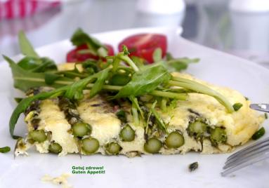 Zdjęcie - Omlet ze szparagami z piekarnika (bez glutenu) - Przepisy kulinarne ze zdjęciami