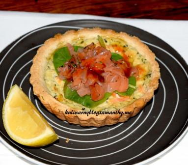 Zdjęcie - Tarty z wędzonym łososiem i szpinakiem - Przepisy kulinarne ze zdjęciami
