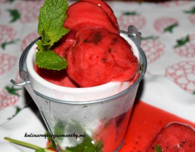 Zdjęcie - Lody truskawkowe z arbuzem i czekoladą - Przepisy kulinarne ze zdjęciami