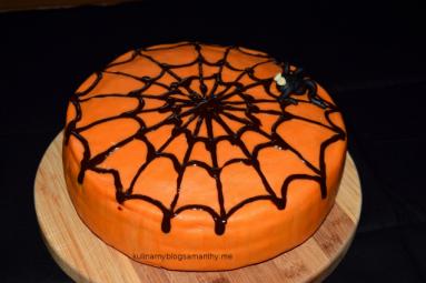 Zdjęcie - Tort z pająkiem na Halloween - Przepisy kulinarne ze zdjęciami
