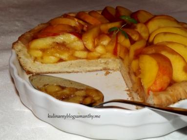 Zdjęcie - Tarta z brzoskwiniami w galaretce - Przepisy kulinarne ze zdjęciami