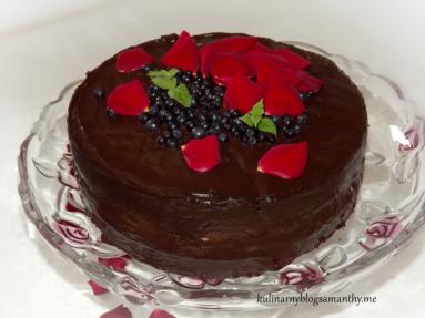 Zdjęcie - Tort czekoladowy z jagodami - Przepisy kulinarne ze zdjęciami