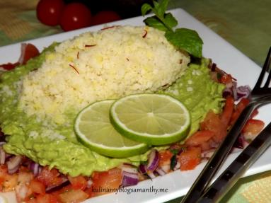 Zdjęcie - Sałatka z kuskusem w guacamole - Przepisy kulinarne ze zdjęciami
