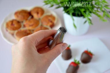 Zdjęcie - Jogurtowe babeczki z truskawkami - Przepisy kulinarne ze zdjęciami