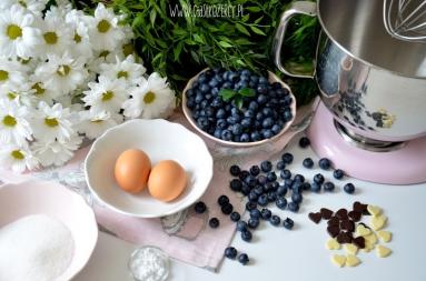 Zdjęcie - Bezy z lodami jagodowymi - Przepisy kulinarne ze zdjęciami