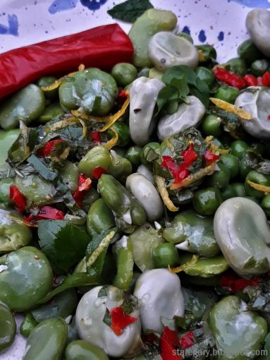Zdjęcie - Młody bób z groszkiem, chili i miętą - Przepisy kulinarne ze zdjęciami
