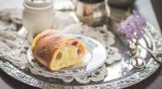 Zdjęcie - Ciasto z rabarbarem – sezonowe, łatwe i niezawodne - Przepisy kulinarne ze zdjęciami