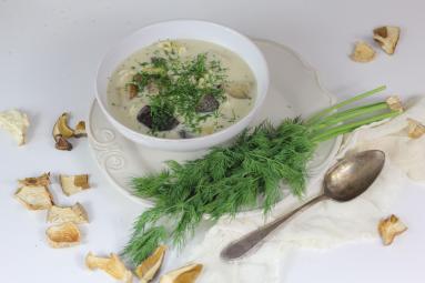 Zdjęcie - Zupa grzybowa na maślance - Przepisy kulinarne ze zdjęciami