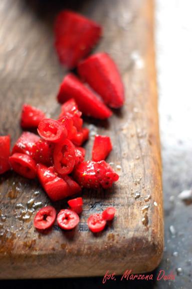 Zdjęcie - Relish truskawkowy z chilli - Przepisy kulinarne ze zdjęciami