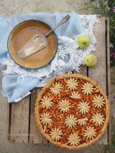 Zdjęcie - Orkiszowa tarta z jabłkami - Przepisy kulinarne ze zdjęciami
