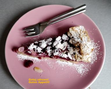 Zdjęcie - Rustykalna tarta migdałowa z wiśniami - Przepisy kulinarne ze zdjęciami