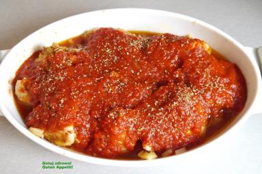 Zdjęcie - Udka kurczaka pieczone w sosie pomidorowo-paprykowym - Przepisy kulinarne ze zdjęciami