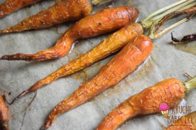 Zdjęcie - Młode marchewki pieczone z miodem - Przepisy kulinarne ze zdjęciami